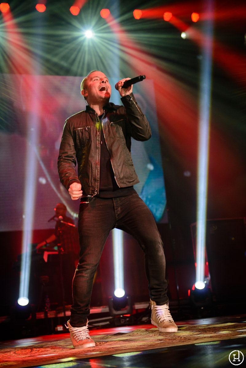 Chris Tomlin performs at The Huntington Center in Toledo, OH on Feburary 28, 2013 (Jeff Harris)