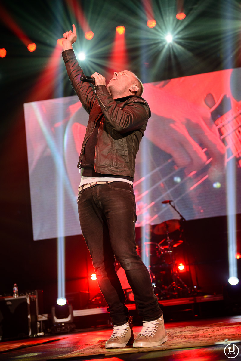 Chris Tomlin performs at The Huntington Center in Toledo, OH on Feburary 28, 2013 (Jeff Harris)