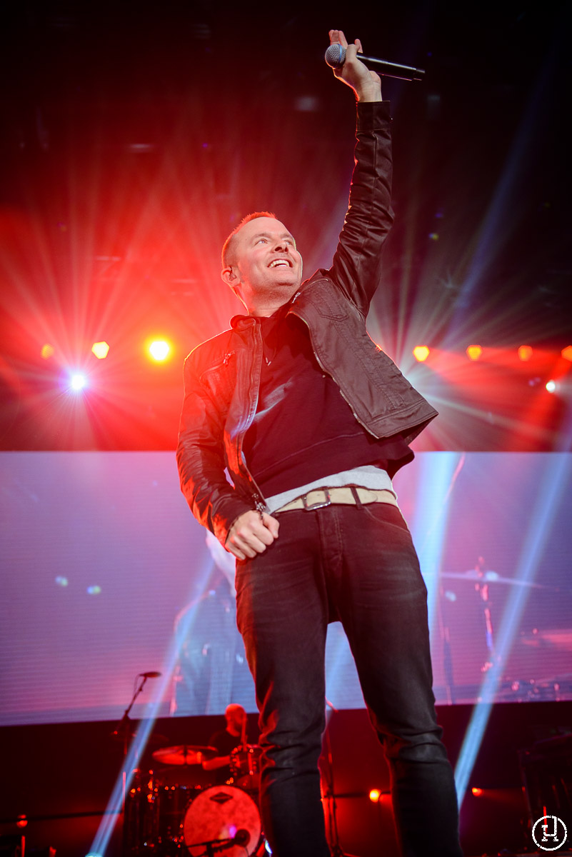 Chris Tomlin performs at The Huntington Center in Toledo, OH on Feburary 28, 2013 (Jeff Harris)