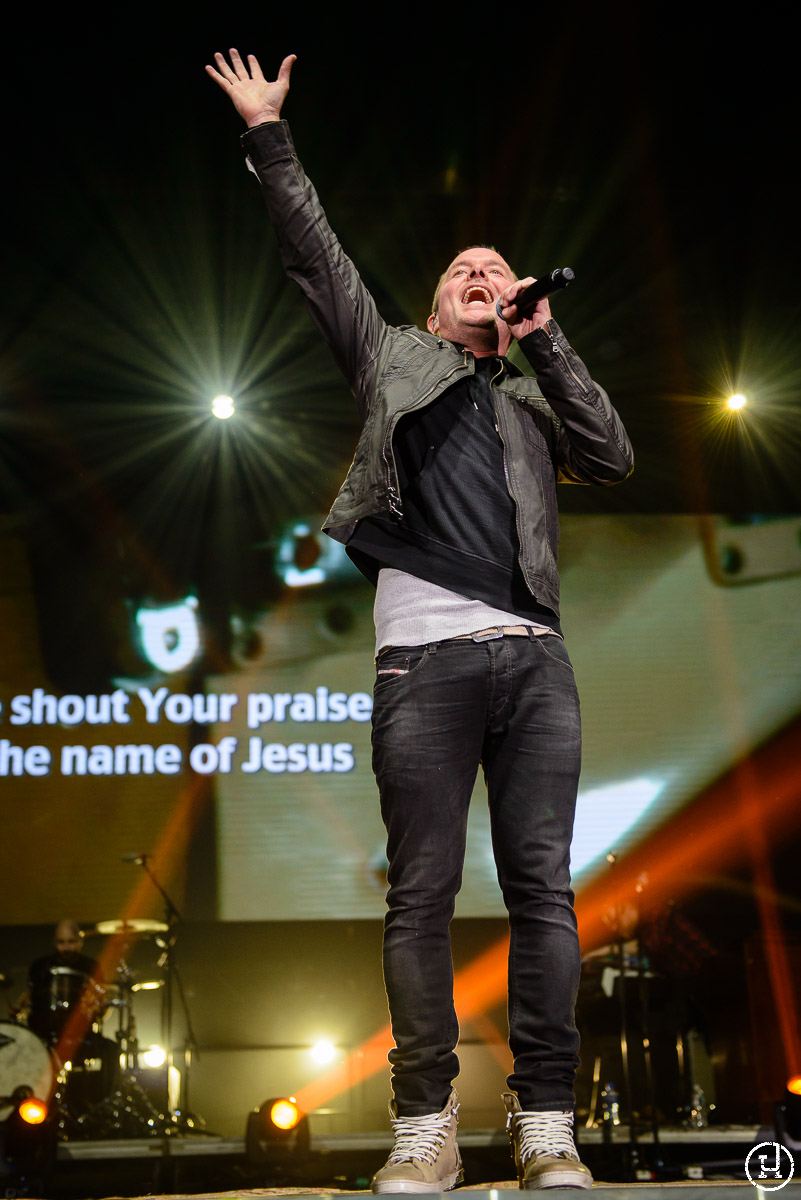 Chris Tomlin performs at The Huntington Center in Toledo, OH on Feburary 28, 2013 (Jeff Harris)