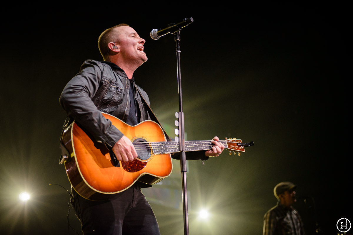 Chris Tomlin performs at The Huntington Center in Toledo, OH on Feburary 28, 2013 (Jeff Harris)