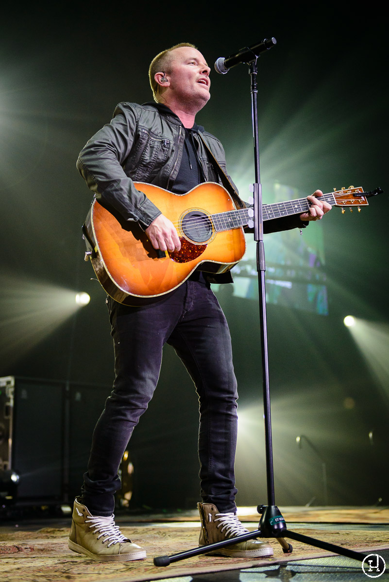 Chris Tomlin performs at The Huntington Center in Toledo, OH on Feburary 28, 2013 (Jeff Harris)