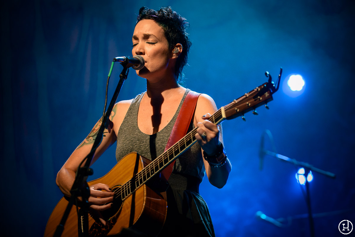 Sarah Macintosh performs at Story in Chicago, IL on September 21, 2012 (Jeff Harris)