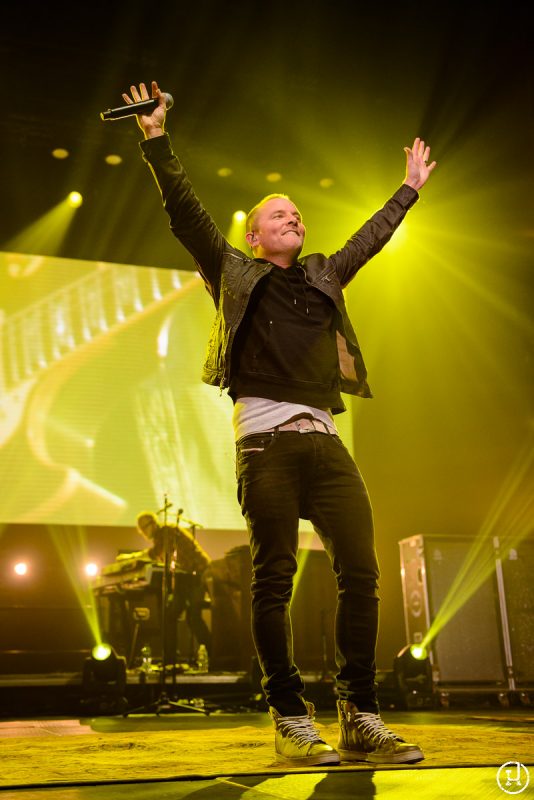 Chris Tomlin performs at The Huntington Center in Toledo, OH on Feburary 28, 2013 (Jeff Harris)