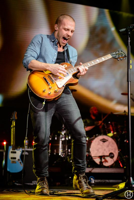 Chris Tomlin performs at The Huntington Center in Toledo, OH on Feburary 28, 2013 (Jeff Harris)