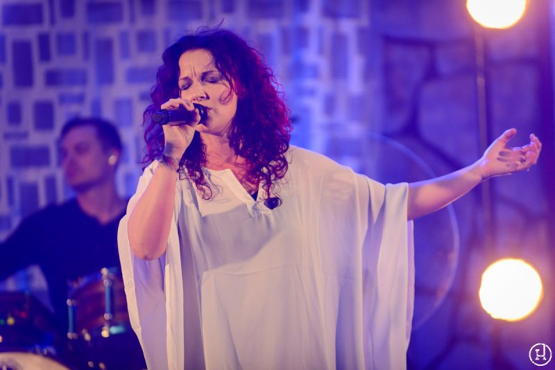 Plumb performs at the Proclaim Event Center in Holland, OH on May 1, 2015 (Jeff Harris)