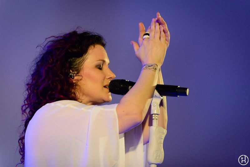 Plumb performs at the Proclaim Event Center in Holland, OH on May 1, 2015 (Jeff Harris)